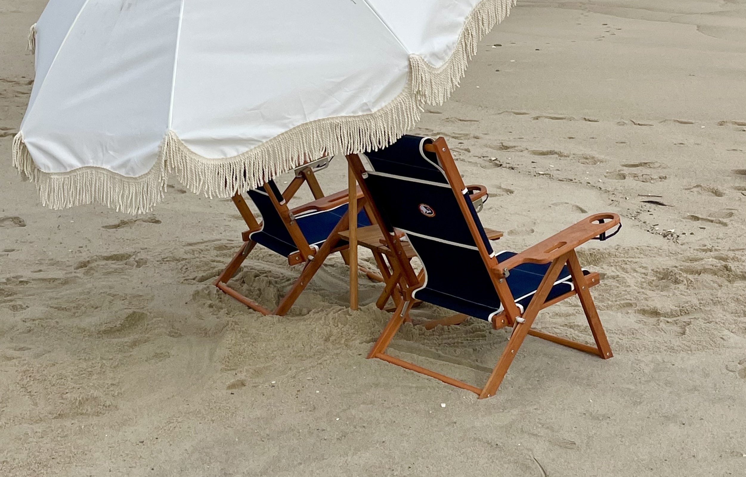 Our collection of premium beach umbrellas are made with polycotton fabrics offering 50+ ultraviolet protection, aluminum tilt mechanism and matching carry bag